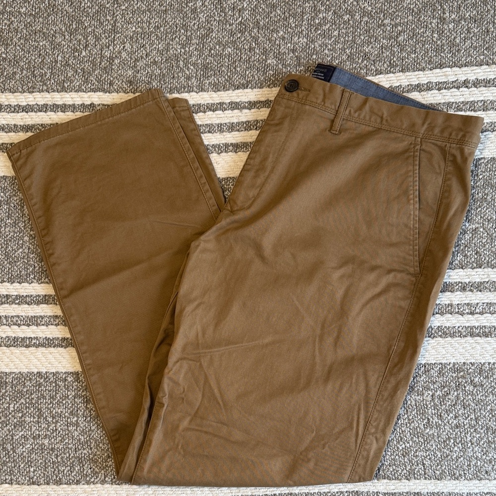GAP // MENS STRAIGHT STRETCH KHAKIS (1) - Picture 2 of 6